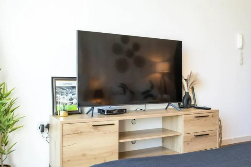 Calm Studio Apartment Right By The Golf Courses In Sports City Dubai
