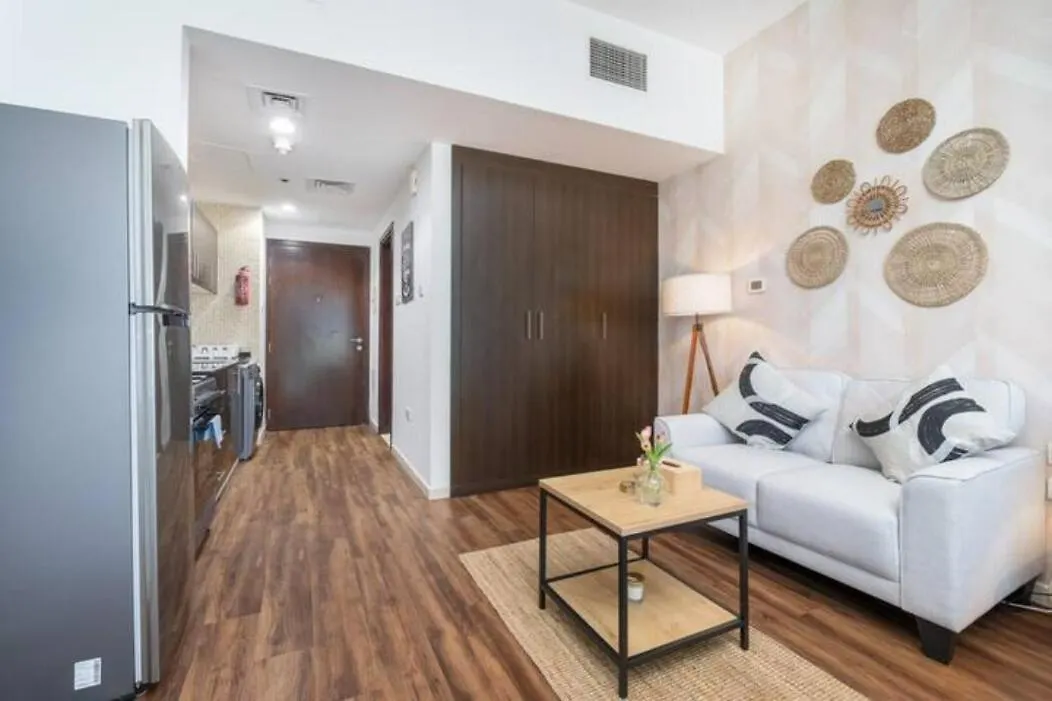 Calm Studio Apartment Right By The Golf Courses In Sports City Dubai 0*,