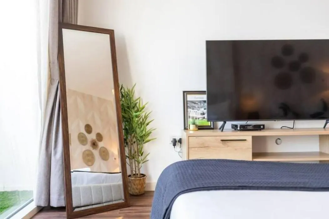 Calm Studio Apartment Right By The Golf Courses In Sports City Dubai