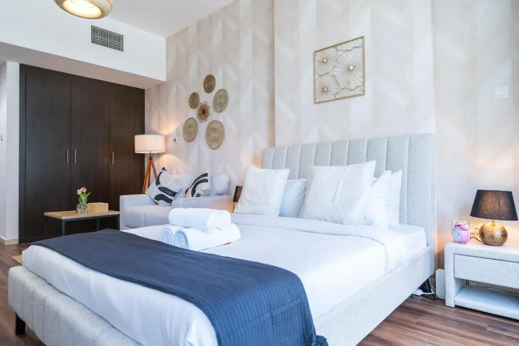 Calm Studio Apartment Right By The Golf Courses In Sports City Dubai 0*,